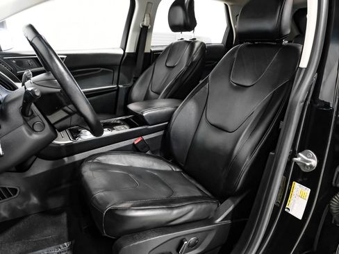 Used 2019 Ford Edge Titanium image 35