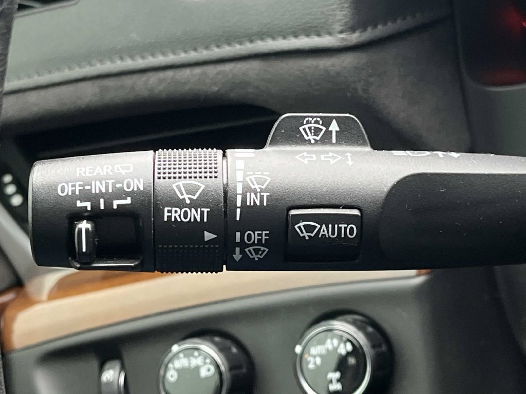 Used 2020 Cadillac Escalade ESV Premium Luxury w/ Escalade Sport Edition AWD/4WD image 48
