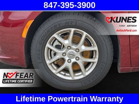 Used 2023 Chrysler Pacifica Touring-L FWD image 11