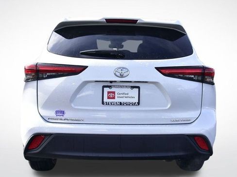 Certified 2023 Toyota Highlander XLE image 8