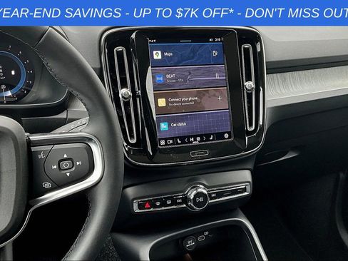 Used 2025 Volvo XC40 B5 Core image 21