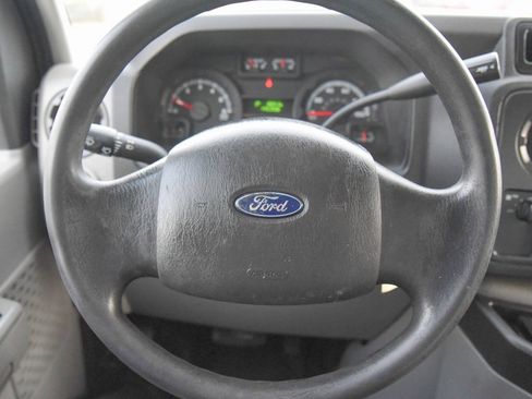 Used 2017 Ford E-450 and Econoline 450 Super Duty image 18