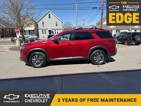 Used 2022 Nissan Pathfinder SV AWD/4WD image 1