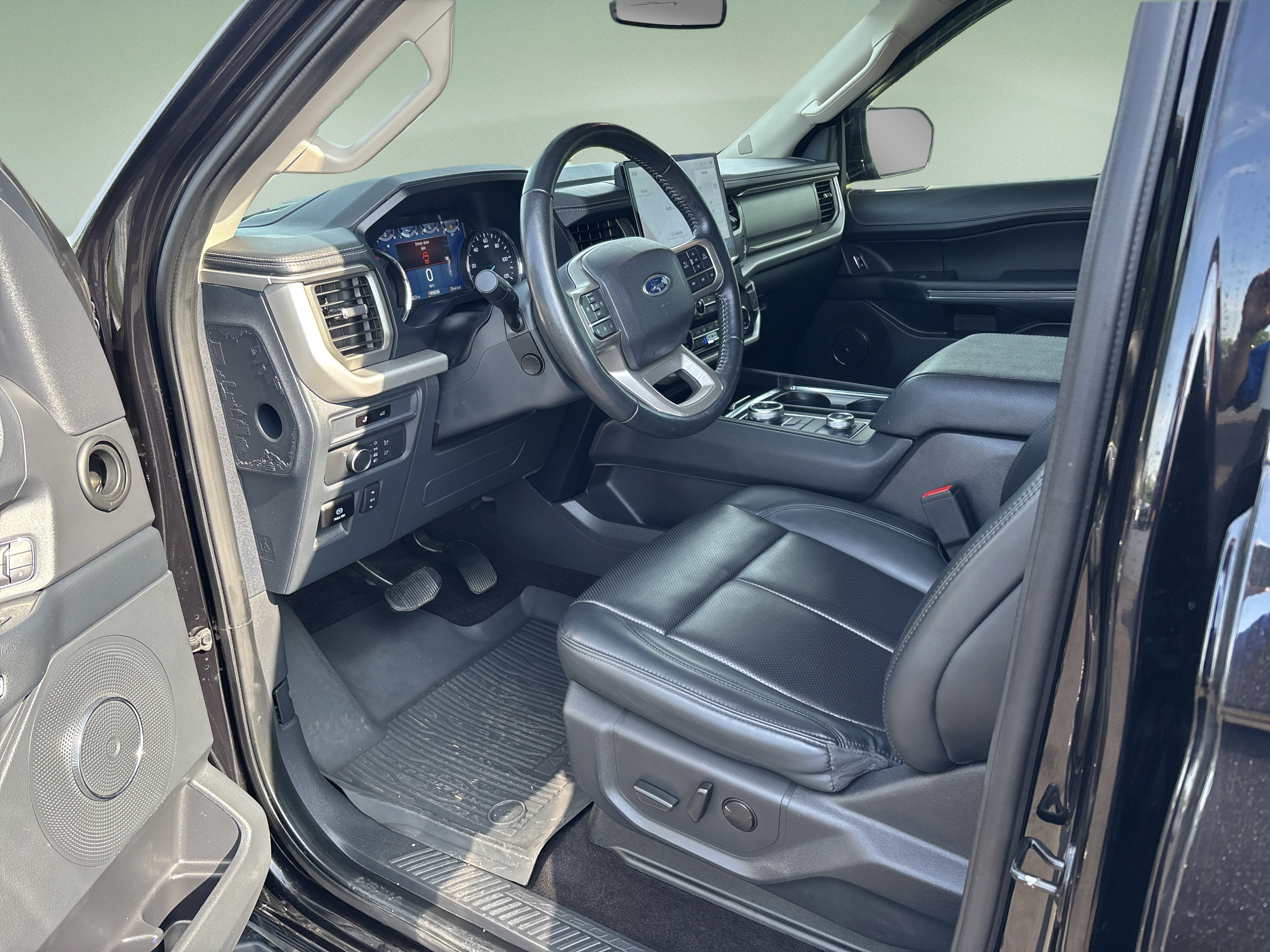 Used 2022 Ford Expedition XLT AWD/4WD image 9