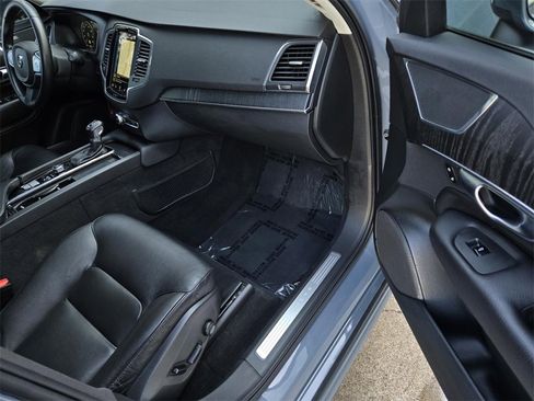 Used 2020 Volvo XC90 T6 Momentum image 7
