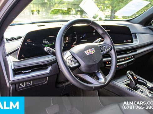 Used 2025 Cadillac XT4 Premium Luxury FWD image 21
