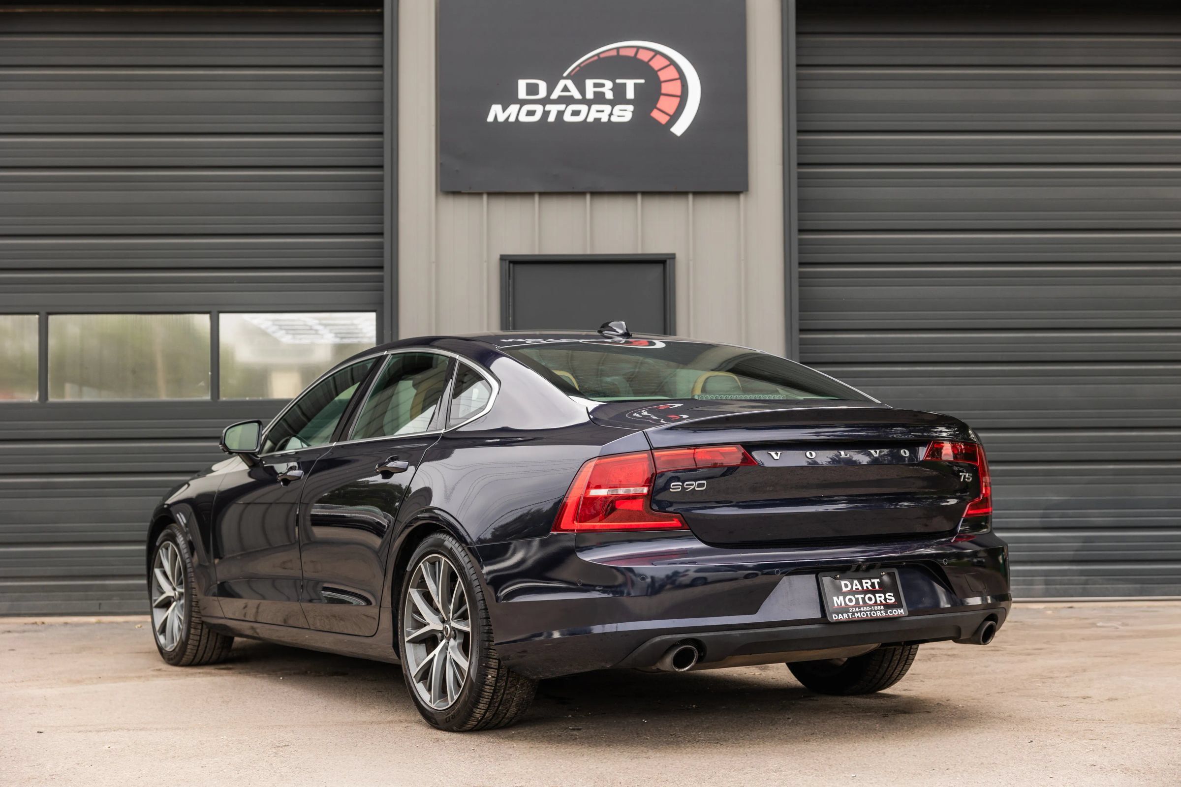 Used 2017 Volvo S90 T5 Momentum w/ Vision Package FWD image 5