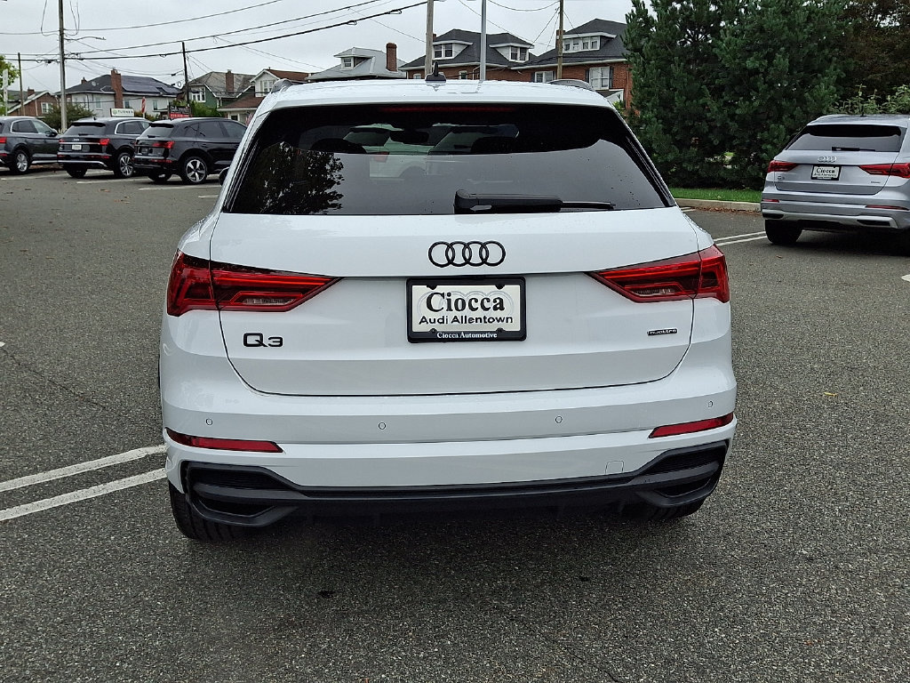 Used 2023 Audi Q3 2.0T Premium w/ Black Optic Sport Package AWD/4WD image 8