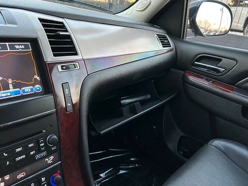 Used 2014 Cadillac Escalade Luxury image 36
