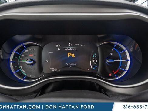 Used 2021 Chrysler Pacifica Touring-L FWD image 6