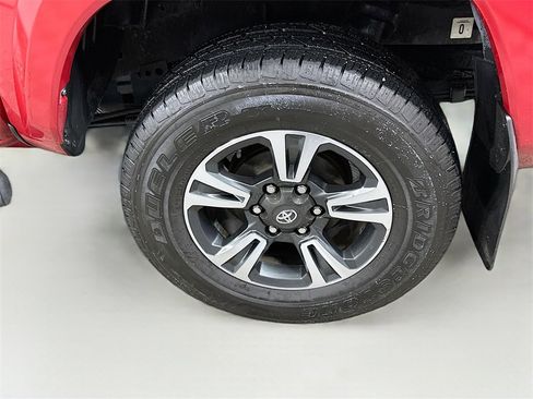 Used 2017 Toyota Tacoma TRD Sport image 24