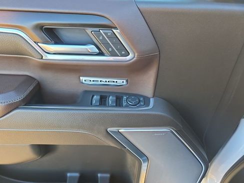 Used 2025 GMC Sierra 1500 Denali w/ Technology Package AWD/4WD image 11