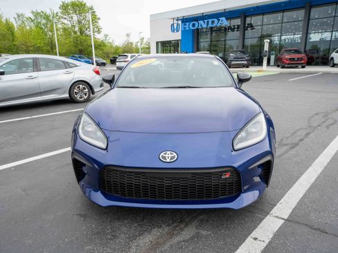 Used 2025 Toyota GR86 Premium w/ ALL Weather Mat Package (TMS) RWD image 2