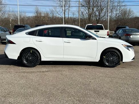 New 2026 Nissan Sentra SV w/ Floor Mat Package FWD image 39