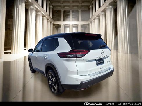 Used 2025 Nissan Rogue SL AWD/4WD image 6