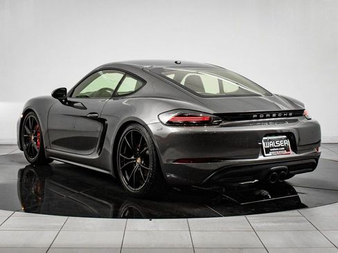 Used 2018 Porsche 718 Cayman S image 3