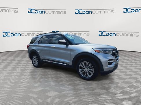 Used 2023 Ford Explorer XLT w/ Equipment Group 202A AWD/4WD image 2