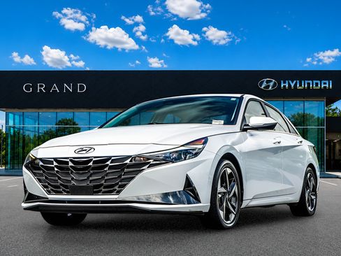 Used 2023 Hyundai Elantra Limited w/ Cargo Package FWD image 2