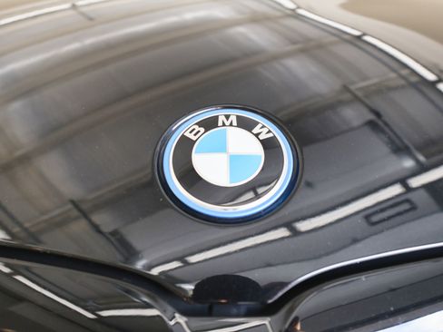 Used 2022 BMW 330e xDrive w/ M Sport Package image 39