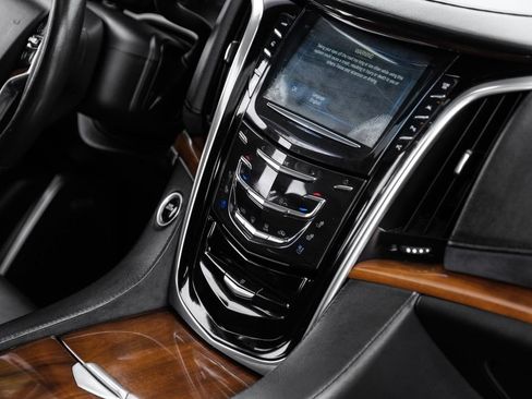 Used 2019 Cadillac Escalade ESV Premium Luxury RWD image 22