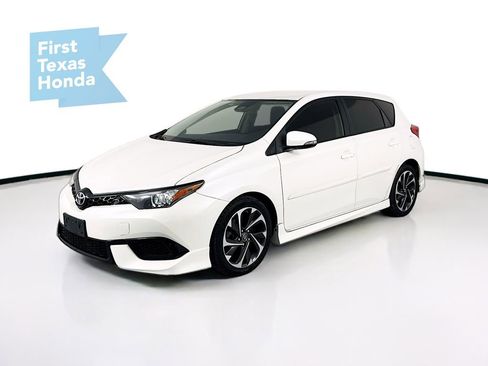 Used 2017 Toyota Corolla iM image 3