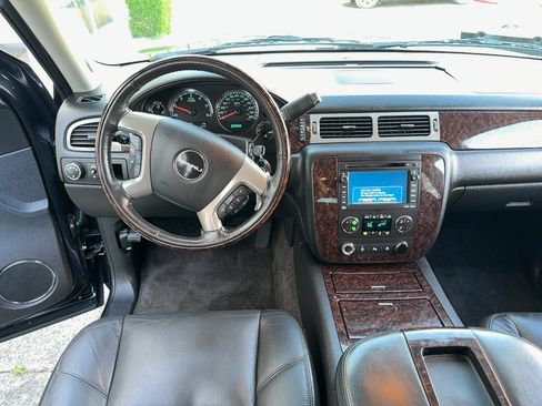Used 2011 GMC Yukon Denali image 7