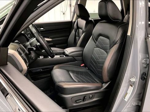 Used 2024 Nissan Pathfinder Platinum w/ Lighting Package (N93) AWD/4WD image 24