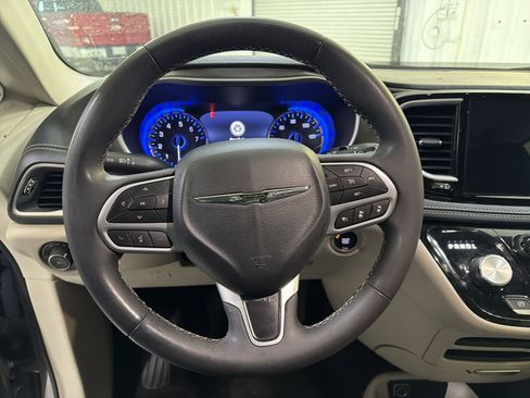 Used 2023 Chrysler Pacifica Touring-L w/ Road Tripper Package FWD image 15