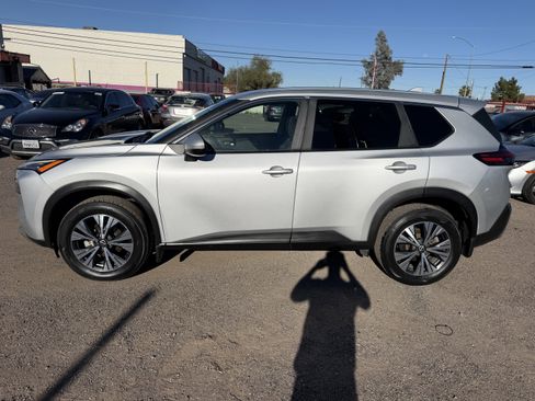 Used 2023 Nissan Rogue SV FWD image 8