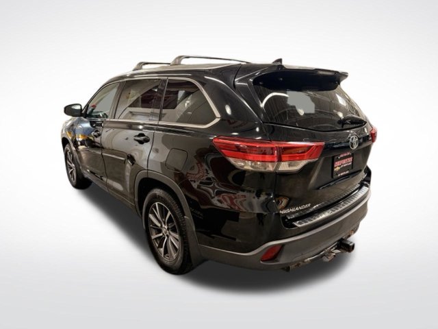 Used 2017 Toyota Highlander XLE w/ Protection Package #3 AWD/4WD image 4