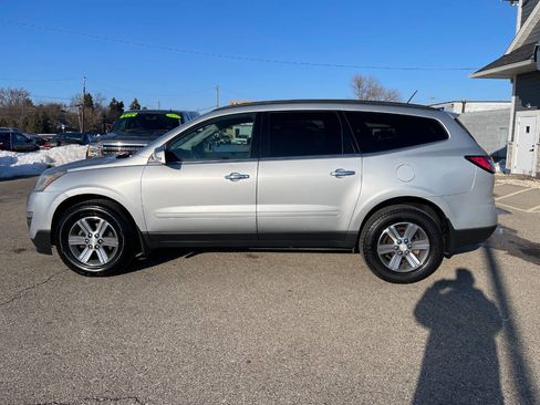 Used 2015 Chevrolet Traverse LT image 2