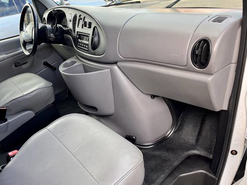 Used 1999 Ford E-150 and Econoline 150 Wagon image 16