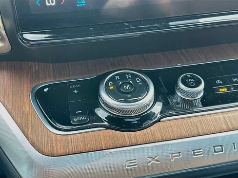 Used 2025 Ford Expedition Max King Ranch AWD/4WD image 16