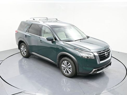 Used 2025 Nissan Pathfinder SL image 18