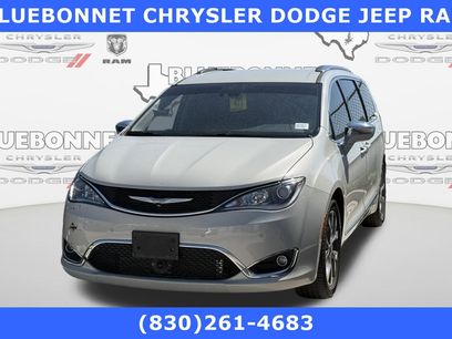 Used 2017 Chrysler Pacifica Limited w/ UConnect Theater Package