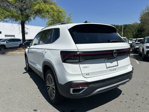 New 2026 Volkswagen Taos SE image 3