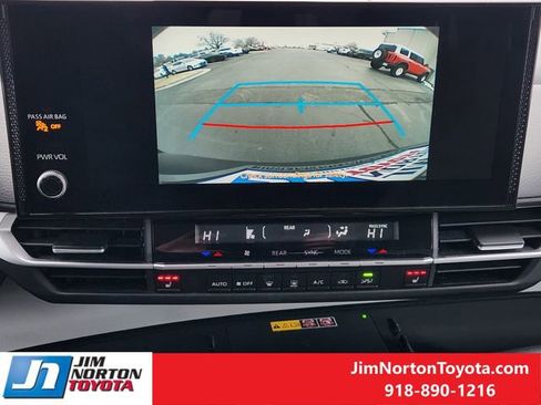 Used 2025 Toyota Sienna XLE image 20