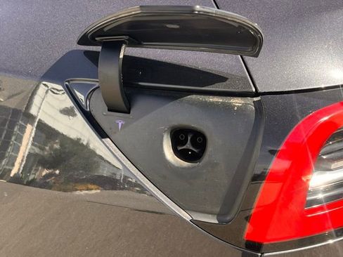 Used 2024 Tesla Model Y Performance image 27