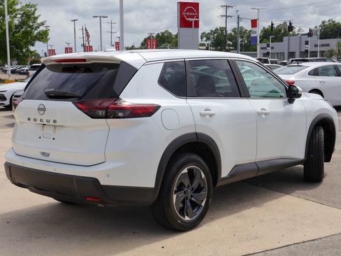 Used 2025 Nissan Rogue SV FWD image 21