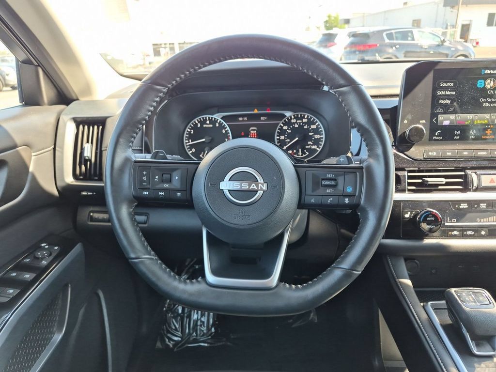 Used 2025 Nissan Pathfinder SL AWD/4WD image 17