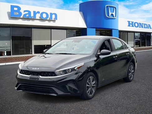 Used 2023 Kia Forte LXS FWD image 2
