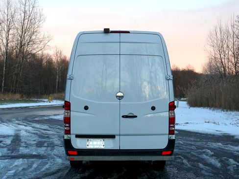 Used 2014 Freightliner Sprinter 2500 image 4