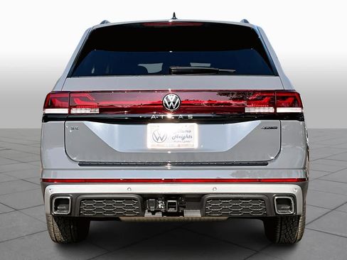 New 2026 Volkswagen Atlas Peak Edition image 4
