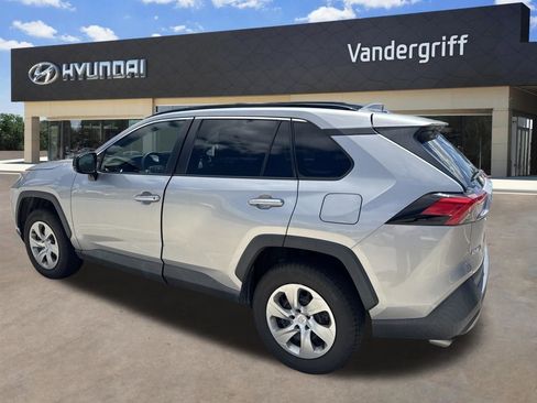 Used 2019 Toyota RAV4 LE FWD image 2