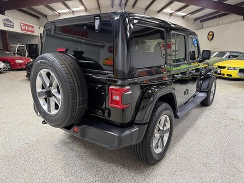 Used 2019 Jeep Wrangler Unlimited Sahara AWD/4WD image 7