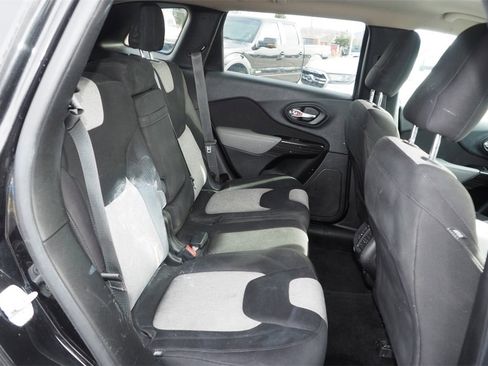 Used 2014 Jeep Cherokee Latitude w/ Cold Weather Group image 17