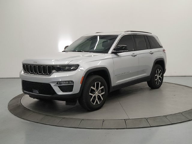 Used 2025 Jeep Grand Cherokee Limited RWD image 4