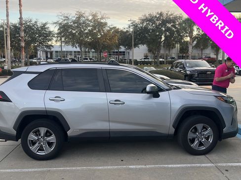 Used 2022 Toyota RAV4 XLE image 2