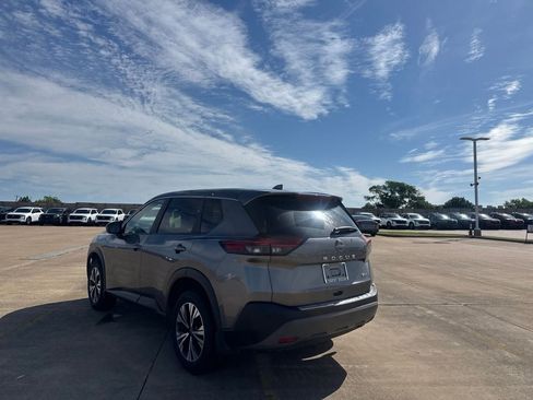 Certified 2023 Nissan Rogue SV FWD image 16