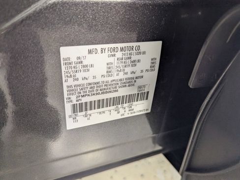 Used 2018 Ford Edge Titanium FWD image 28